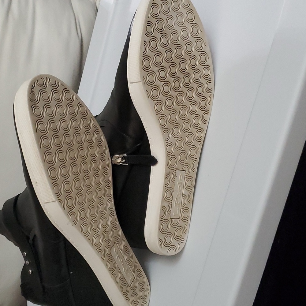 Shoes - Picture 5 of 5